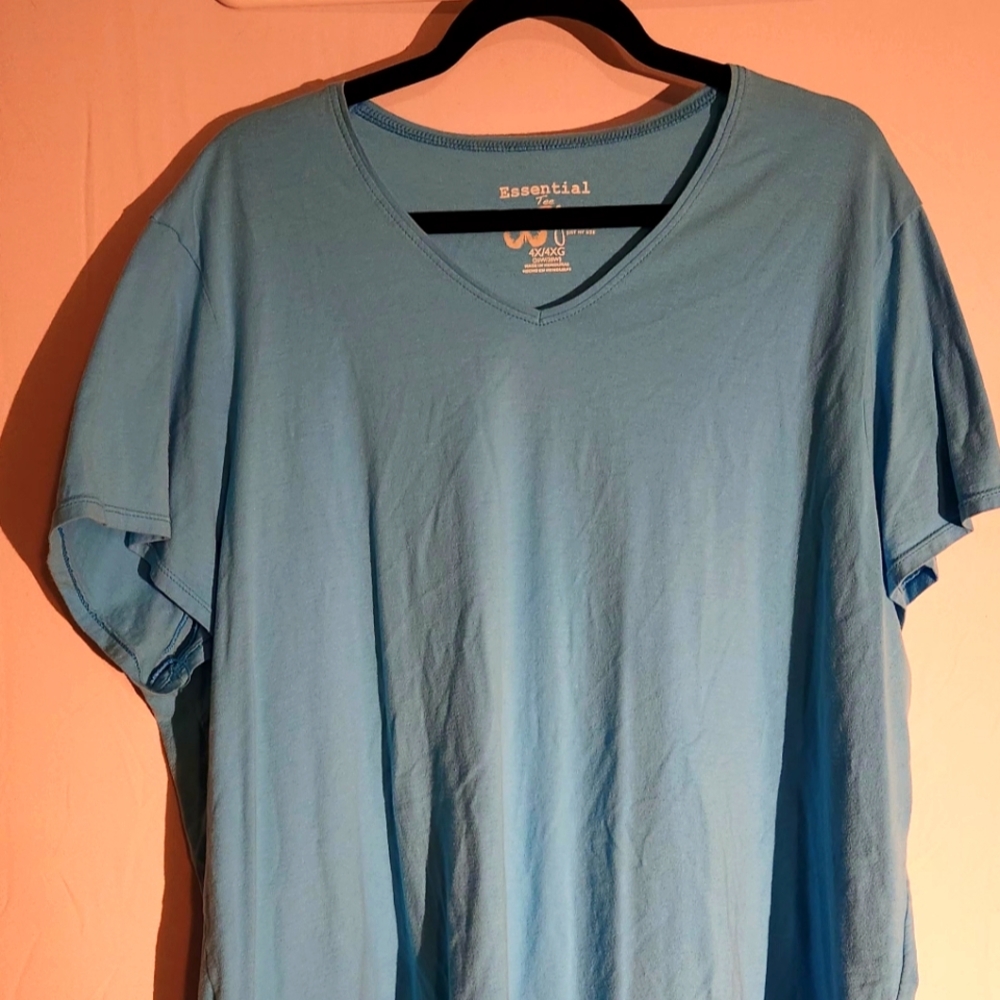 V-neck t-shirt